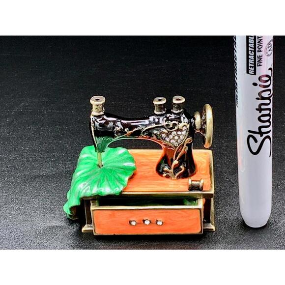 Vintage-Style Enamel Sewing Machine Trinket Box – Hinged Mini Keepsake - Picture 5 of 5